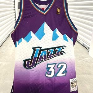 MITCHELL & NESS KARL MALONE 32 (JAZZ) JERSEY!
